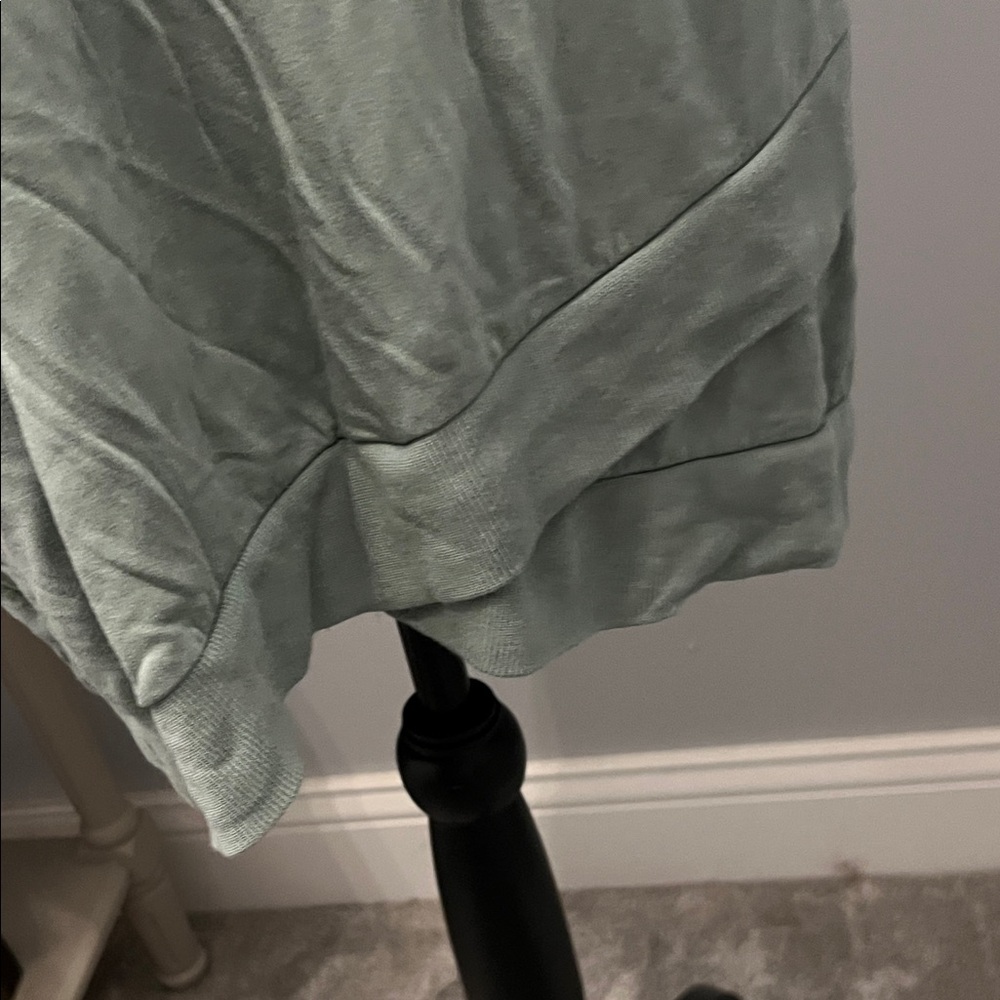 Threads 4 Thought Sage Green Asymmetrical Sweatshirt Stitch Fix - Picture 5 of 6